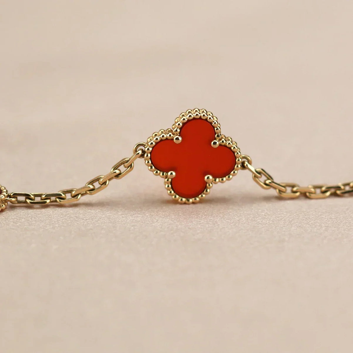 [Elowen jewelsry ] CLOVER 5 MOTIF RED CORNELIAN BRACELET COLLECTION