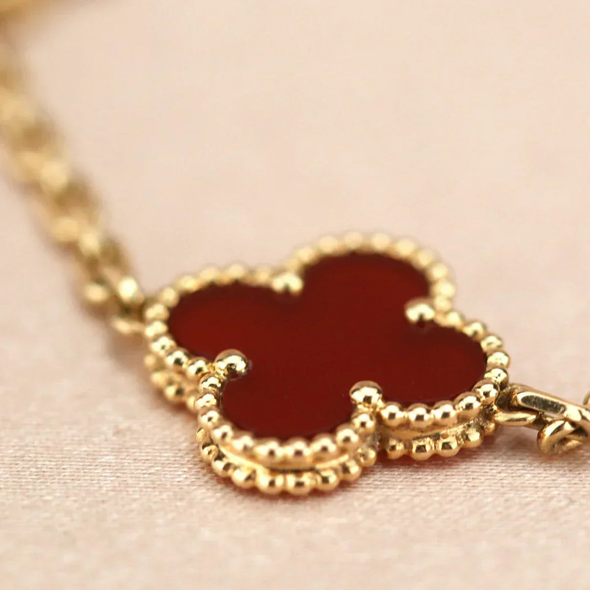 [Elowen jewelsry ] CLOVER 5 MOTIF RED CORNELIAN BRACELET COLLECTION