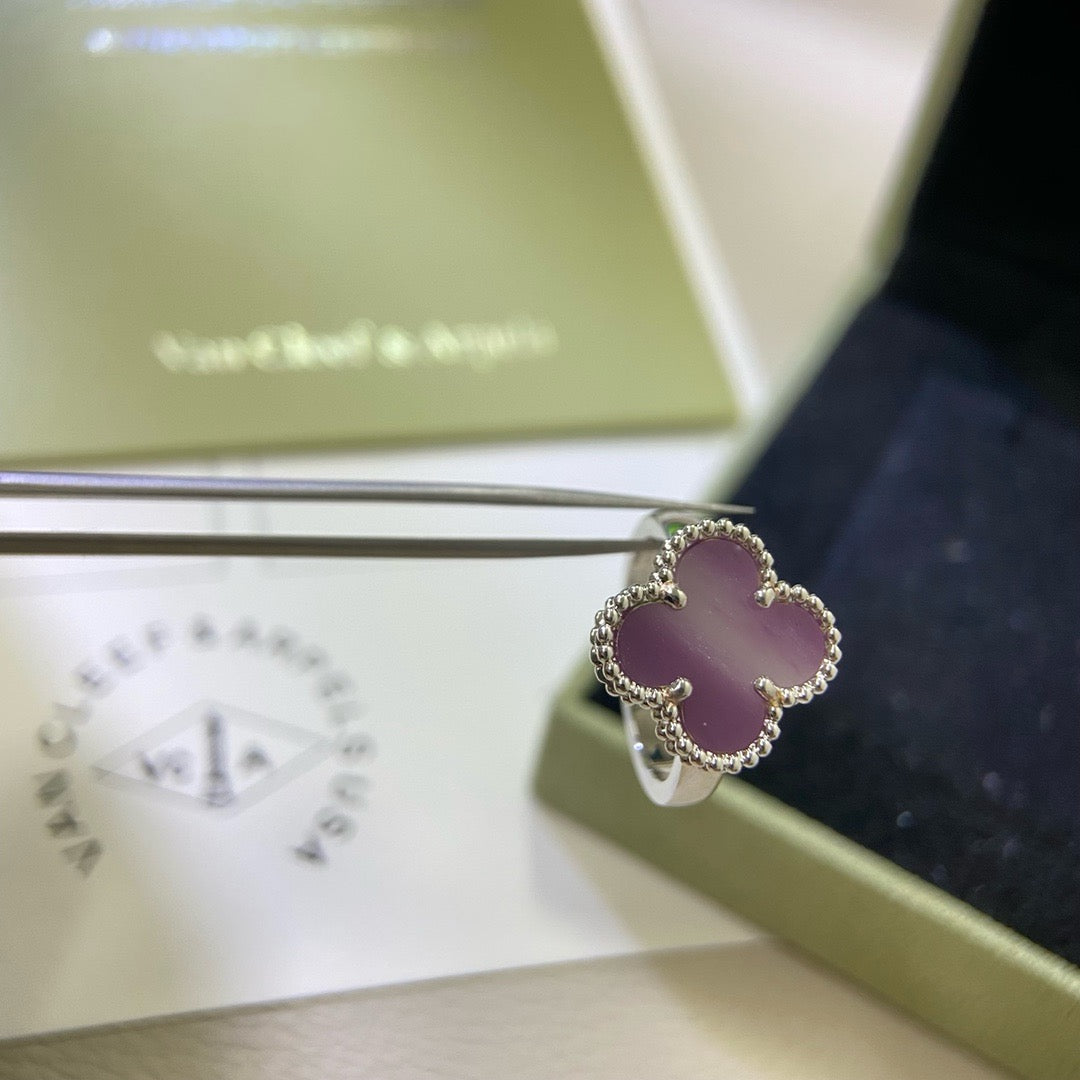 {
  "Elowen jewelsry": "Elowen Schmuck",
  "CLOVER  PURPLE VIOLET RING": "KLEEBLATT VIOLETT RING"
}