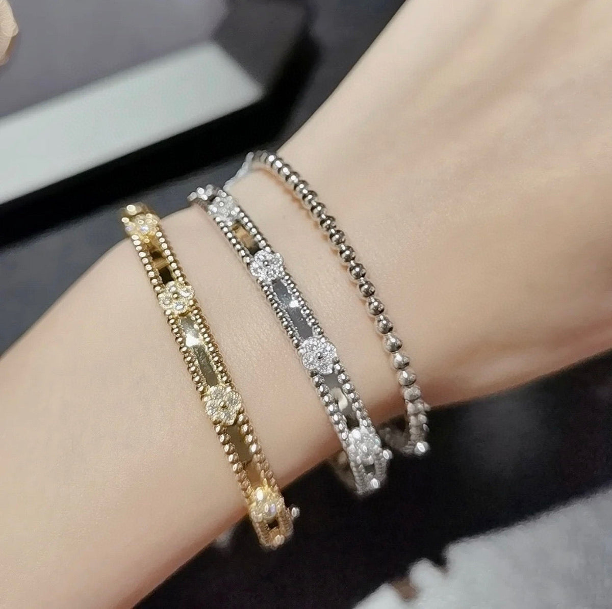 {
  "Elowen jewelsry": "Elowen ジュエリー",
  "CLOVER BRACELET 4MM DIAMONDS": "クローバーブレスレット 4mm ダイヤモンド"
}