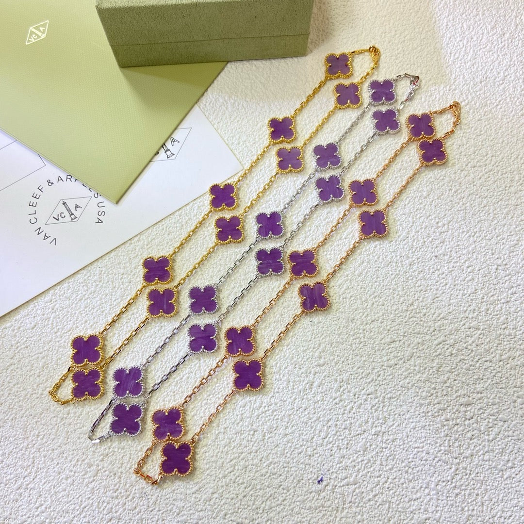 {
  "Elowen jewelsry": "Elowen Schmuck",
  "CLOVER 10 MOTIFS": "KLEEBLATT 10 MOTIVE",
  "PURPLE VIOLET": "LILA VIOLETT",
  "NECKLACE": "HALSKETTE"
}