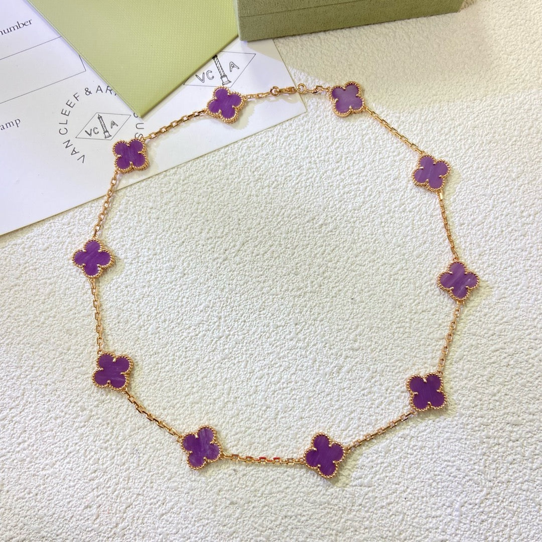 {
  "Elowen jewelsry": "Elowen Schmuck",
  "CLOVER 10 MOTIFS": "KLEEBLATT 10 MOTIVE",
  "PURPLE VIOLET": "LILA VIOLETT",
  "NECKLACE": "HALSKETTE"
}