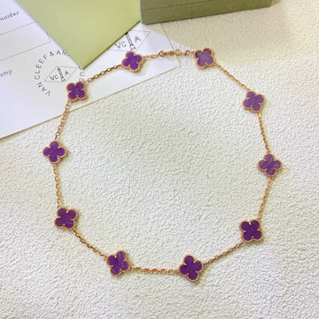 {
  "Elowen jewelsry": "Elowen Schmuck",
  "CLOVER 10 MOTIFS": "KLEEBLATT 10 MOTIVE",
  "PURPLE VIOLET": "LILA VIOLETT",
  "NECKLACE": "HALSKETTE"
}