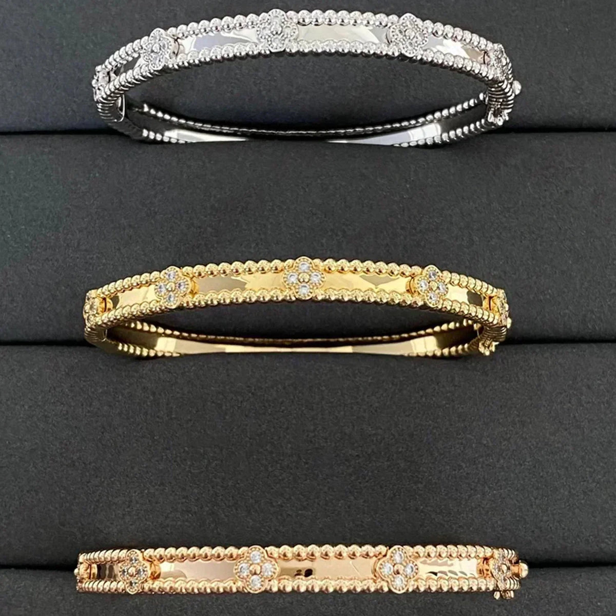 {
  "Elowen jewelsry": "Elowen ジュエリー",
  "CLOVER BRACELET 4MM DIAMONDS": "クローバーブレスレット 4mm ダイヤモンド"
}