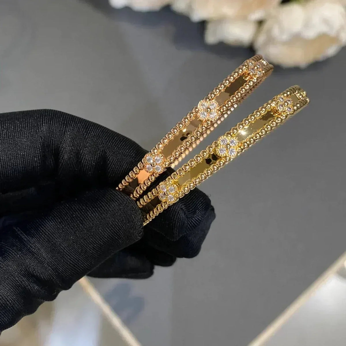{
  "Elowen jewelsry": "Elowen ジュエリー",
  "CLOVER BRACELET 4MM DIAMONDS": "クローバーブレスレット 4mm ダイヤモンド"
}