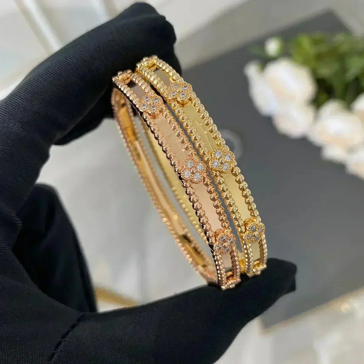 {
  "Elowen jewelsry": "Elowen ジュエリー",
  "CLOVER BRACELET 4MM DIAMONDS": "クローバーブレスレット 4mm ダイヤモンド"
}
