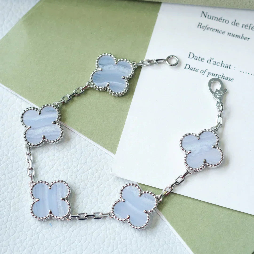 {
  "Elowen jewelsry": "Elowen ジュエリー",
  "CLOVER 5 MOTIF PURPLE CHALCEDONY BRACELET COLLECTION": "クローバー 5モチーフ パープルカルセドニー ブレスレットコレクション"
}