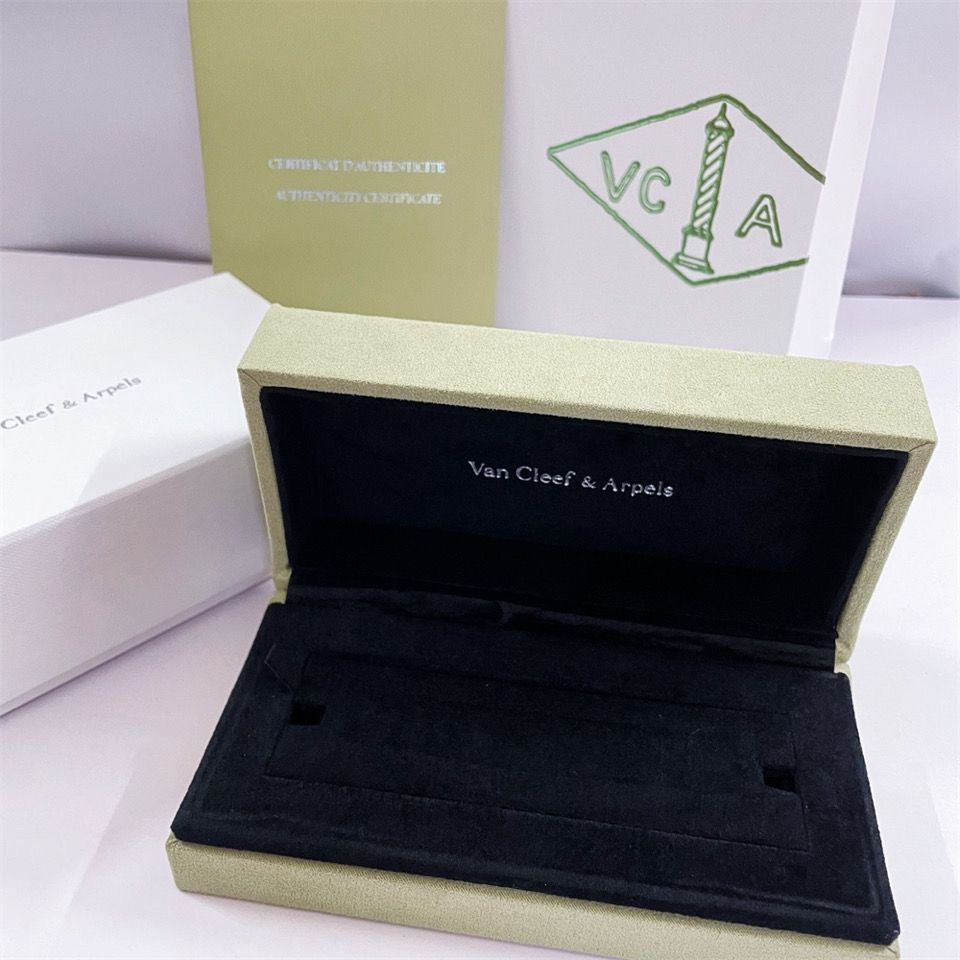 [Elowen jewelsry ]VA CLOVER BRACELET NECKLACE RING BOX GIFT BAG