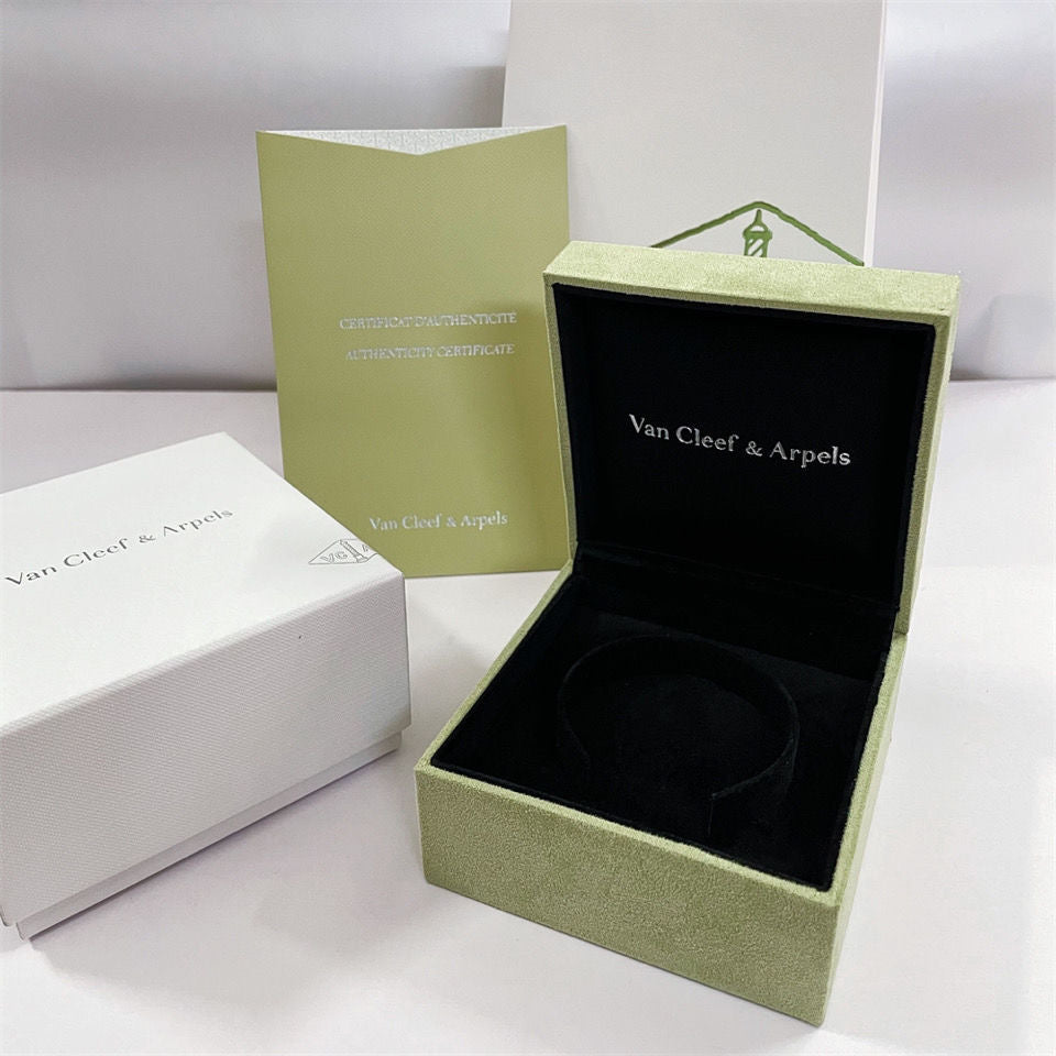 [Elowen jewelsry ]VA CLOVER BRACELET NECKLACE RING BOX GIFT BAG
