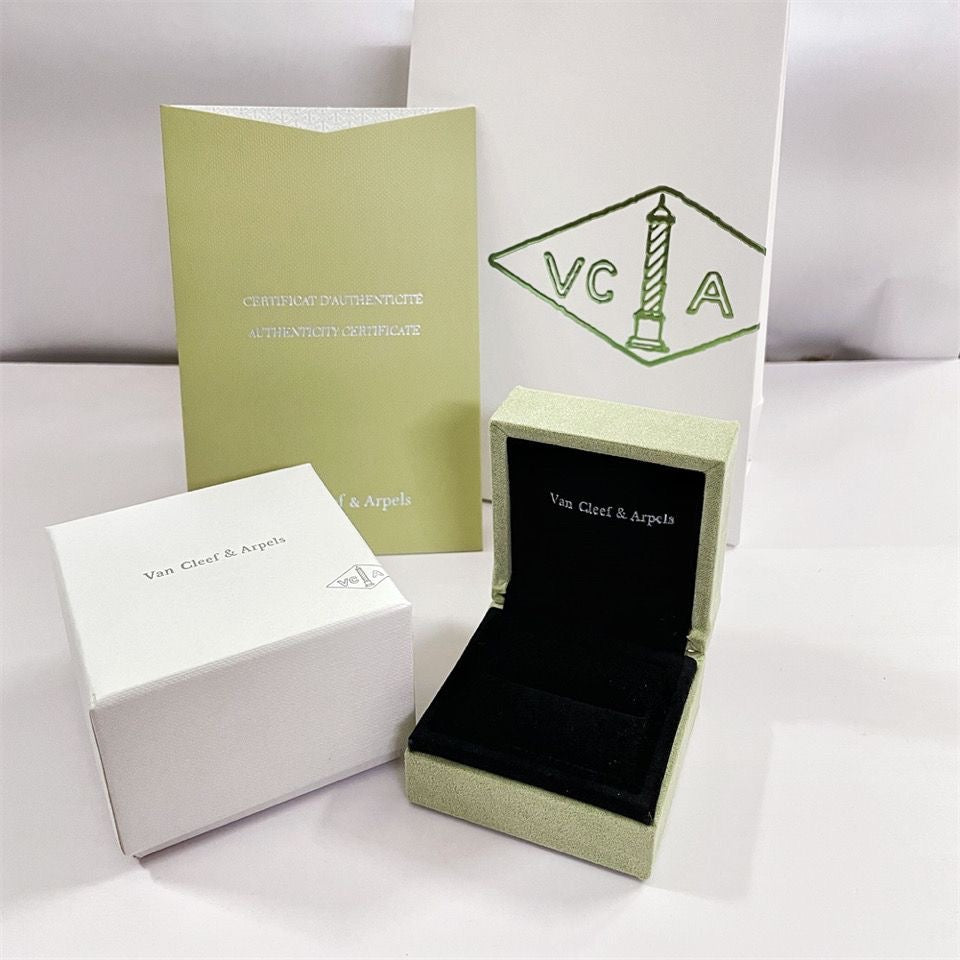 [Elowen jewelsry ]VA CLOVER BRACELET NECKLACE RING BOX GIFT BAG