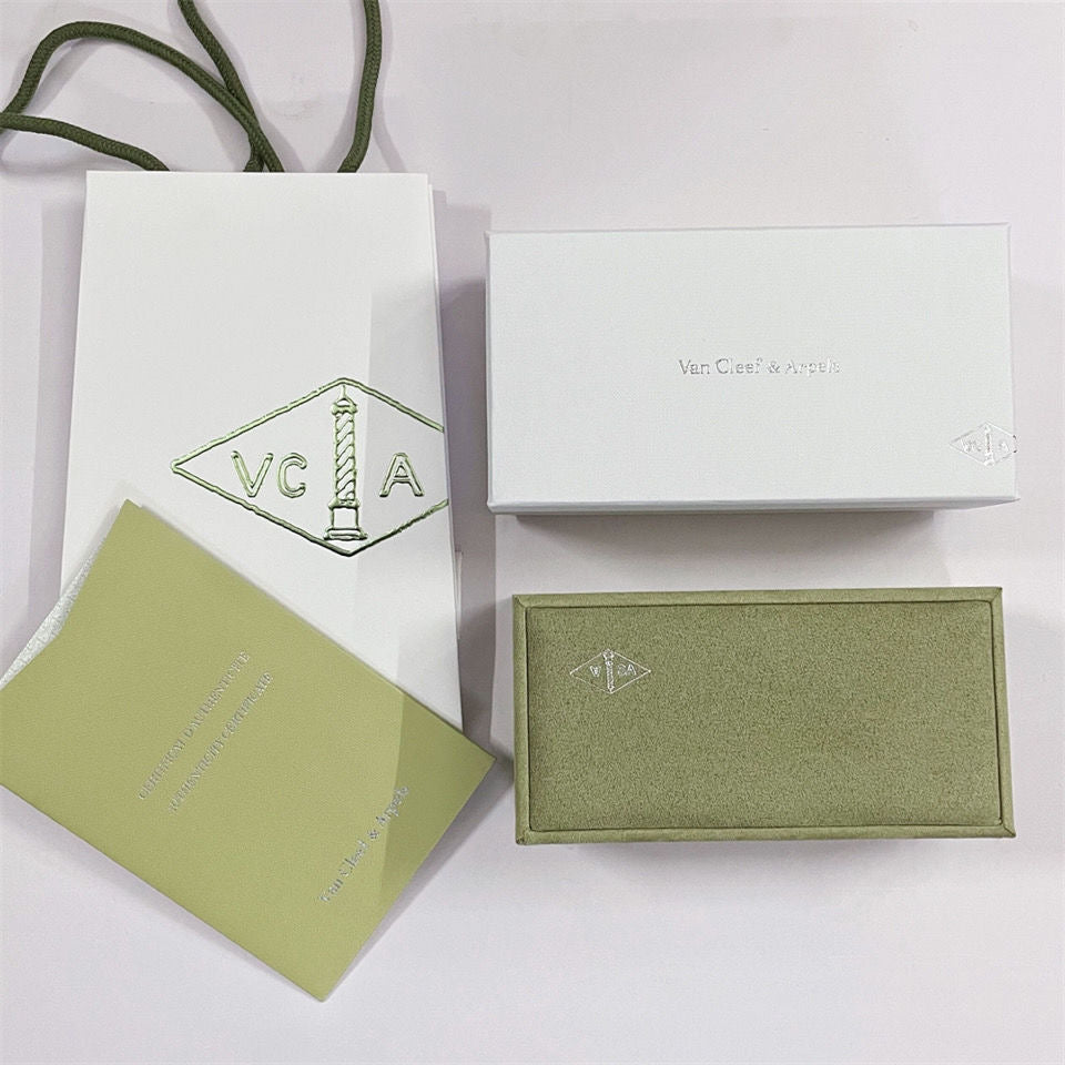 [Elowen jewelsry ]VA CLOVER BRACELET NECKLACE RING BOX GIFT BAG