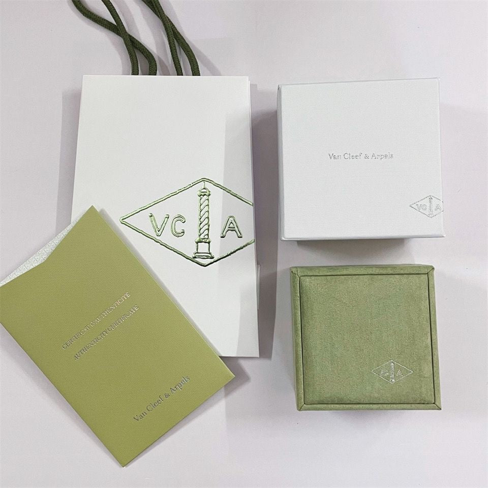 [Elowen jewelsry ]VA CLOVER BRACELET NECKLACE RING BOX GIFT BAG