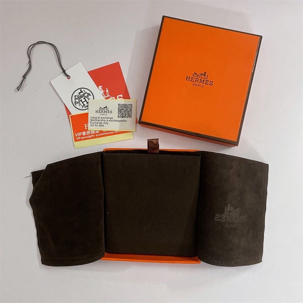 {
"Elowen jewelsry ": "Elowen ジュエリー",
"HM BRACELET NECKLACE RING BOX GIFT BAG": "HM ブレスレット ネックレス リング用ギフトボックス・バッグ"
}