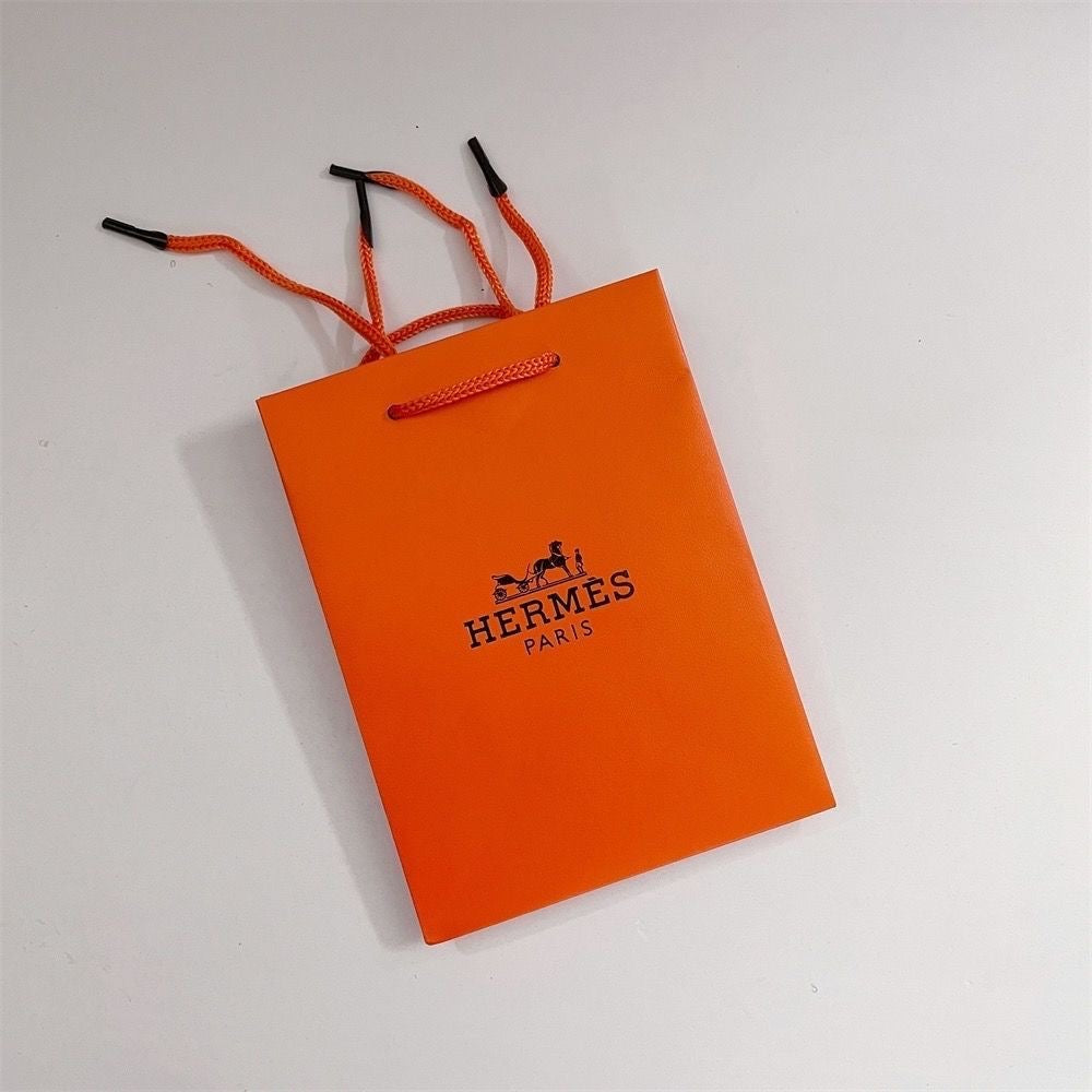 {
"Elowen jewelsry ": "Elowen ジュエリー",
"HM BRACELET NECKLACE RING BOX GIFT BAG": "HM ブレスレット ネックレス リング用ギフトボックス・バッグ"
}