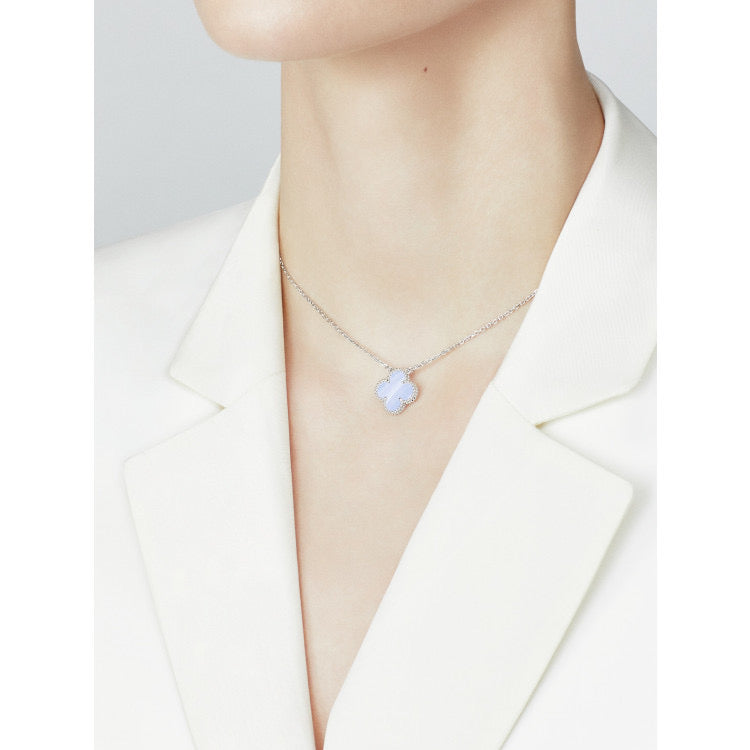 [Elowen jewelsry ]CLOVER 15MM BLUE CHALCEDONY NECKLACE SILVER