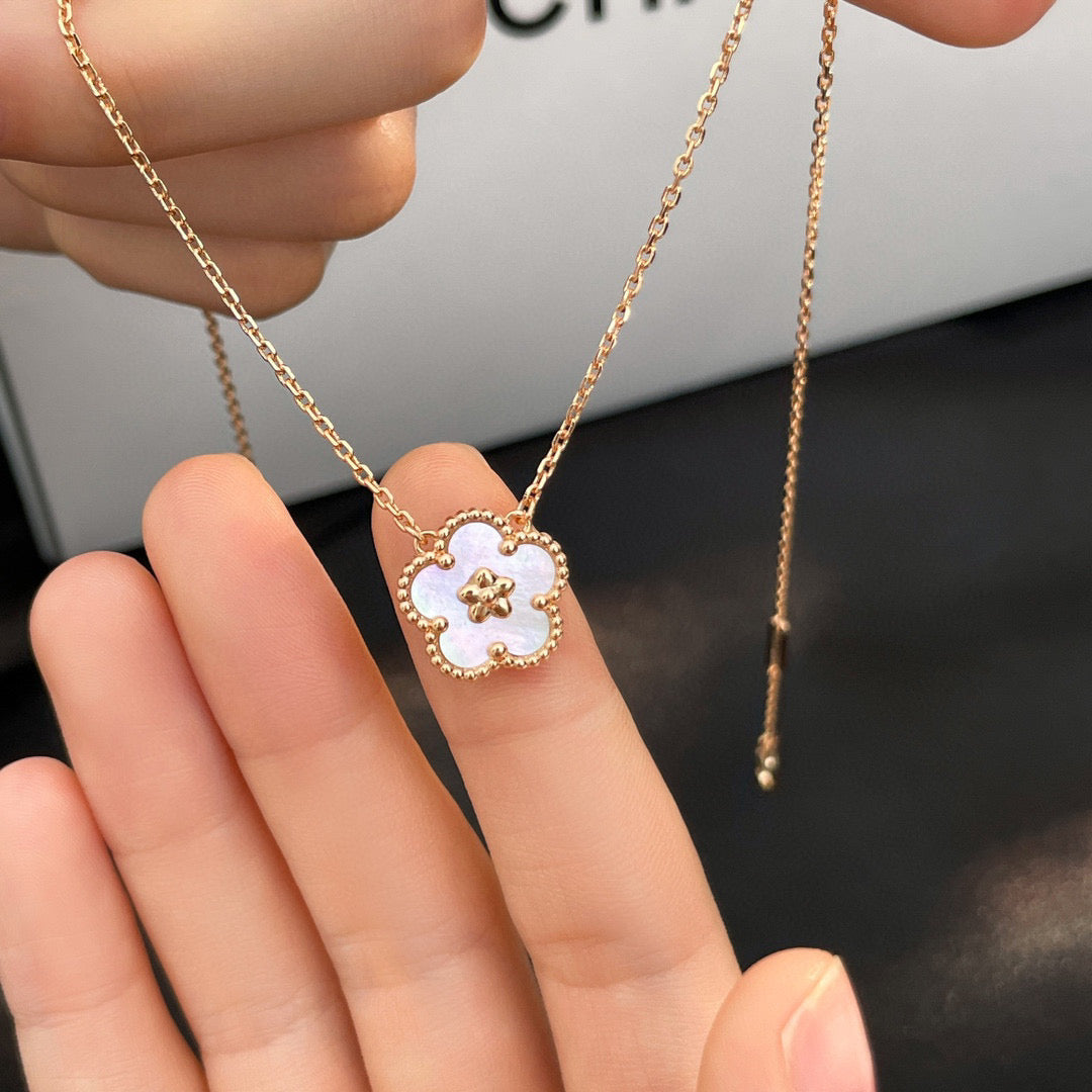 {
"Elowen jewelsry ": "Elowen ジュエリー",
"LUCKY  WHITE MOP  PLUM BLOSSOM NECKLACE": "ラッキー ホワイトMOP 梅の花ネックレス"
}
