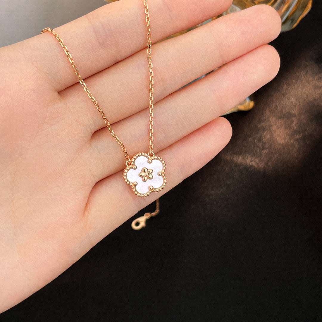{
"Elowen jewelsry ": "Elowen ジュエリー",
"LUCKY  WHITE MOP  PLUM BLOSSOM NECKLACE": "ラッキー ホワイトMOP 梅の花ネックレス"
}