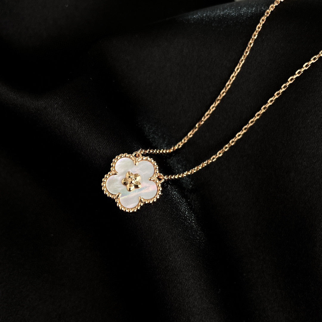 {
"Elowen jewelsry ": "Elowen ジュエリー",
"LUCKY  WHITE MOP  PLUM BLOSSOM NECKLACE": "ラッキー ホワイトMOP 梅の花ネックレス"
}