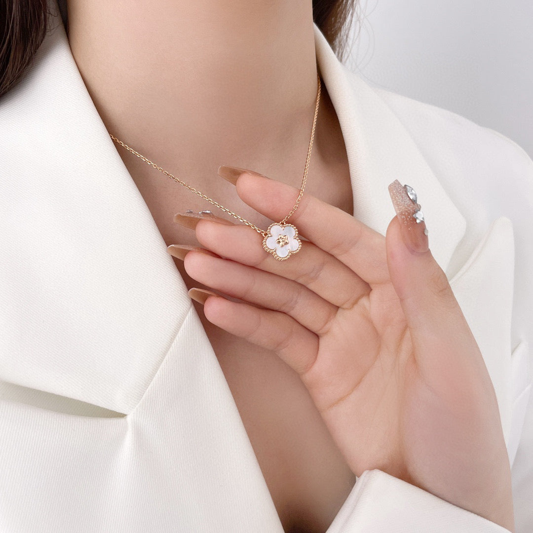 {
"Elowen jewelsry ": "Elowen ジュエリー",
"LUCKY  WHITE MOP  PLUM BLOSSOM NECKLACE": "ラッキー ホワイトMOP 梅の花ネックレス"
}