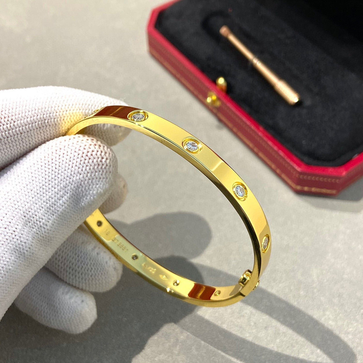 {
"Elowen jewelsry ": "Elowen Schmuck ",
"LOVE BRACELET 6.1MM 10 DIAMONDS": "LOVE ARMBAND 6,1 MM 10 DIAMANTEN"
}