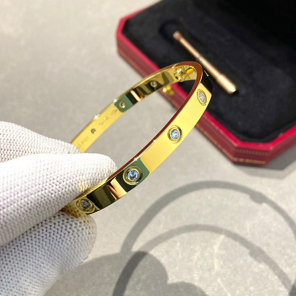 {
"Elowen jewelsry ": "Elowen Schmuck ",
"LOVE BRACELET 6.1MM 10 DIAMONDS": "LOVE ARMBAND 6,1 MM 10 DIAMANTEN"
}