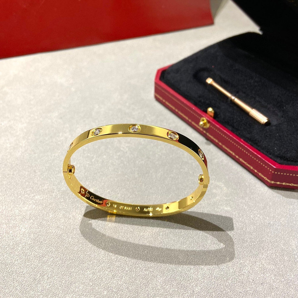 {
"Elowen jewelsry ": "Elowen Schmuck ",
"LOVE BRACELET 6.1MM 10 DIAMONDS": "LOVE ARMBAND 6,1 MM 10 DIAMANTEN"
}