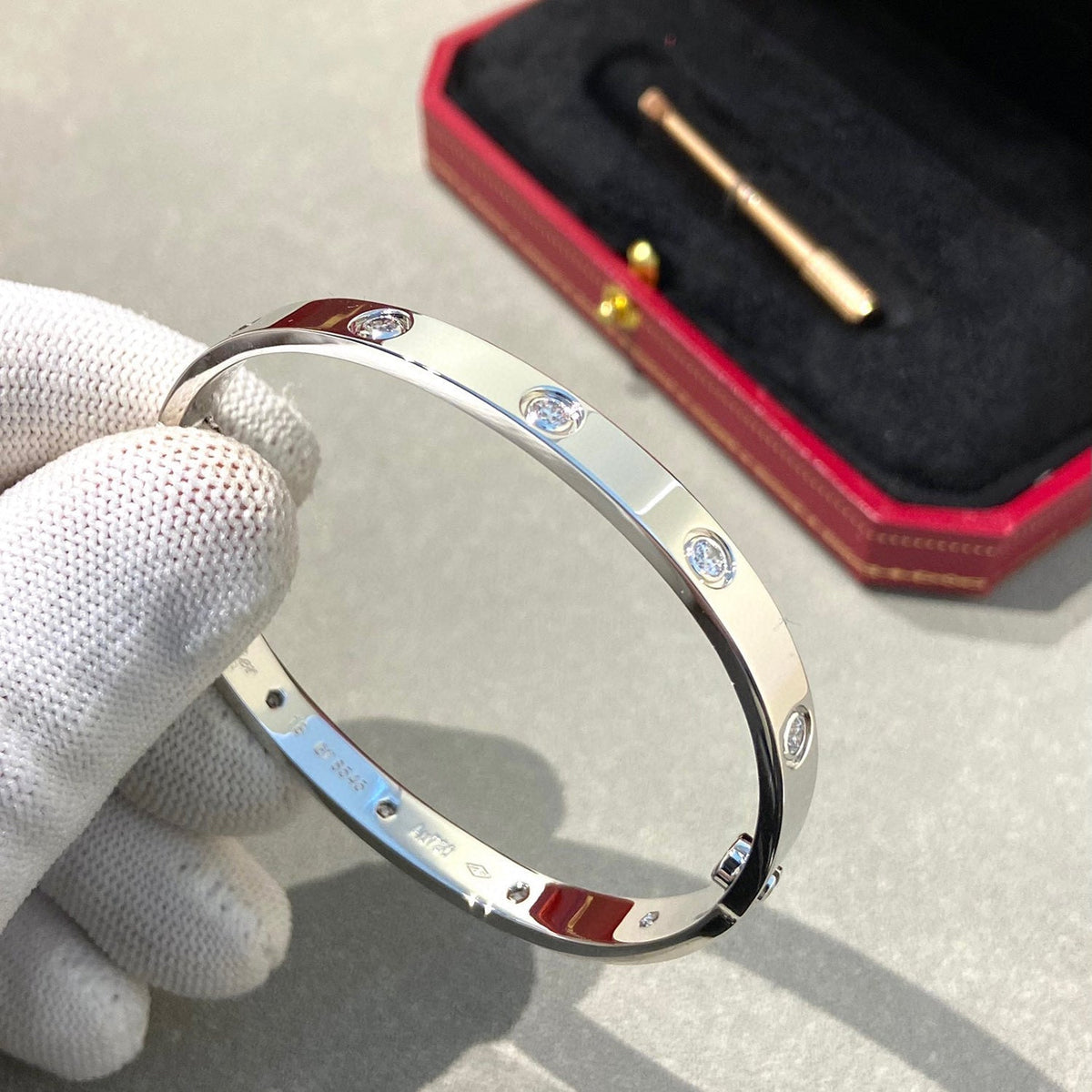 {
"Elowen jewelsry ": "Elowen Schmuck ",
"LOVE BRACELET 6.1MM 10 DIAMONDS": "LOVE ARMBAND 6,1 MM 10 DIAMANTEN"
}