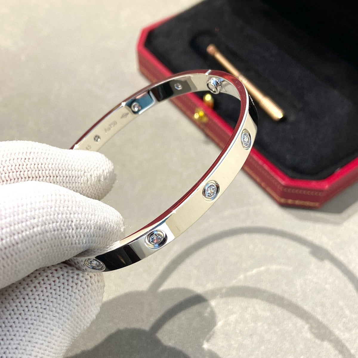 {
"Elowen jewelsry ": "Elowen Schmuck ",
"LOVE BRACELET 6.1MM 10 DIAMONDS": "LOVE ARMBAND 6,1 MM 10 DIAMANTEN"
}