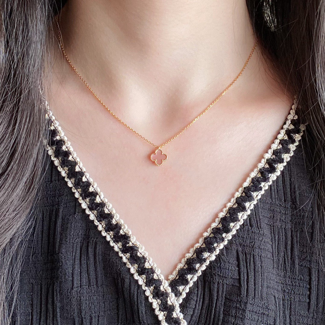 [Elowen jewelsry ]CLOVER 9.5MM PINK MOTHER OF PEARL SINGLE FLOWER NECKLACE