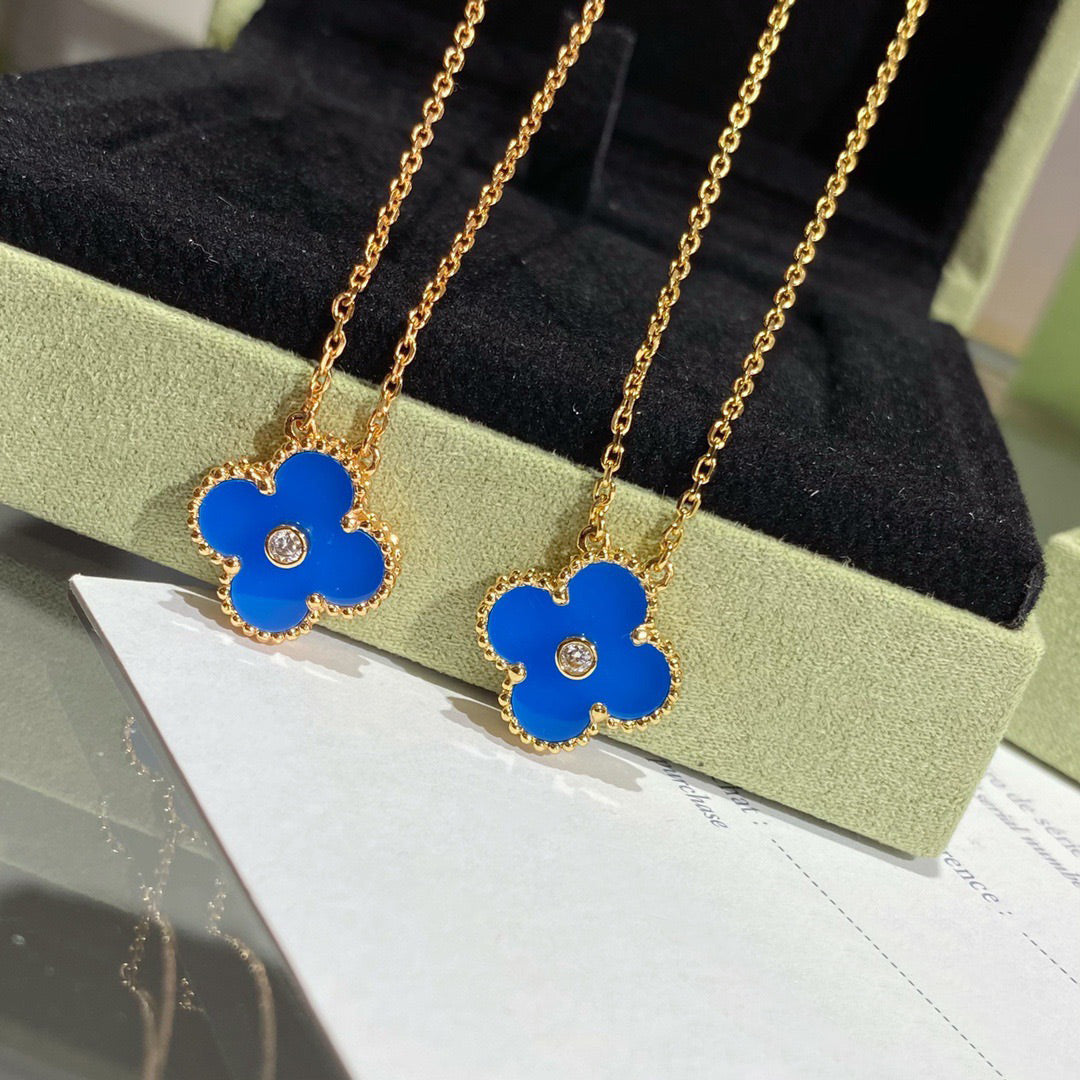 [Elowen jewelsry ]CLOVER 15MM DIAMOND AND BLUE AGATE NECKLACE