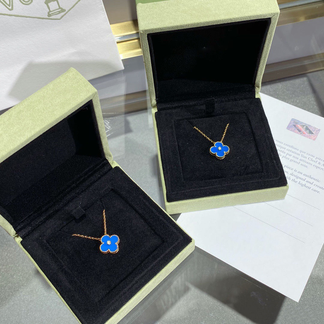 [Elowen jewelsry ]CLOVER 15MM DIAMOND AND BLUE AGATE NECKLACE