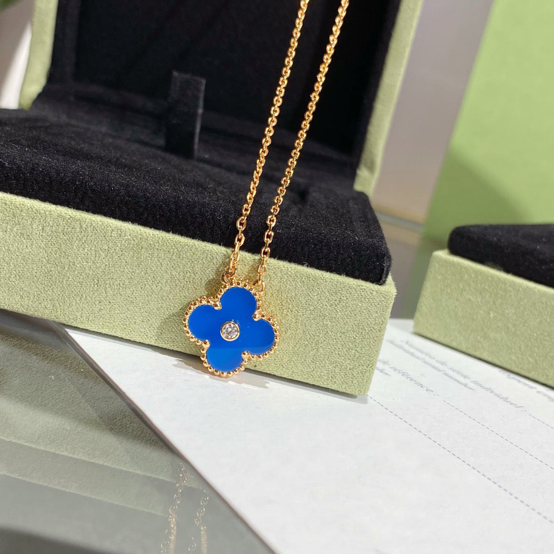 [Elowen jewelsry ]CLOVER 15MM DIAMOND AND BLUE AGATE NECKLACE