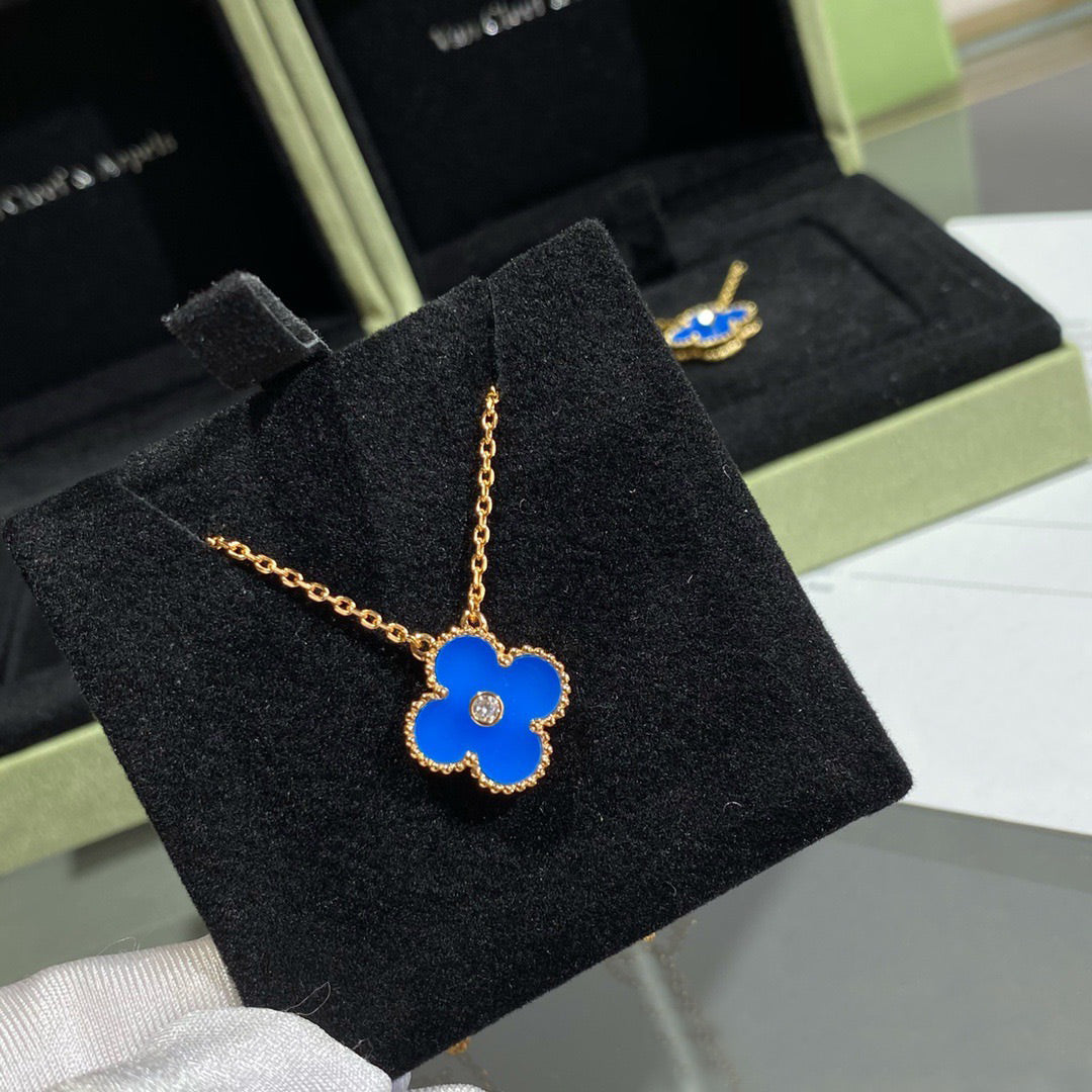 [Elowen jewelsry ]CLOVER 15MM DIAMOND AND BLUE AGATE NECKLACE