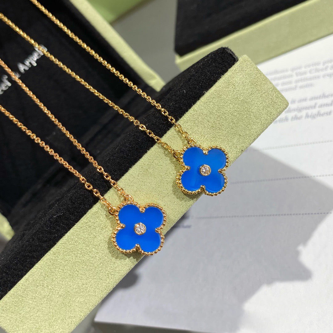 [Elowen jewelsry ]CLOVER 15MM DIAMOND AND BLUE AGATE NECKLACE