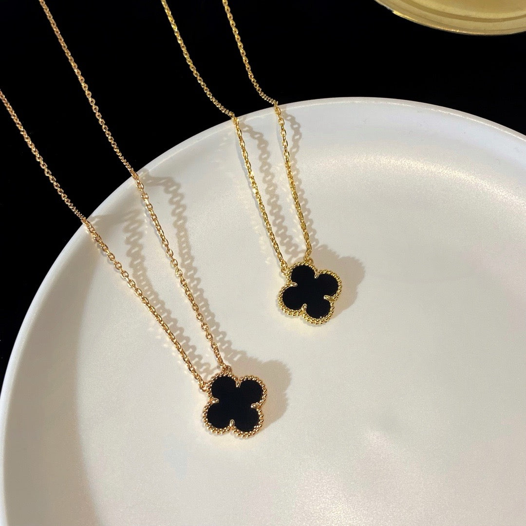 [Elowen Schmuck] CLOVER 15 MM SCHWARZER ONYX EINZELBLÜTEN-HALSKETTE