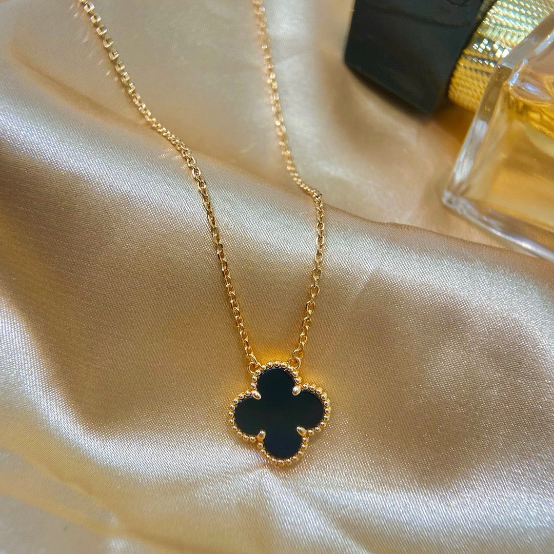[Elowen Schmuck] CLOVER 15 MM SCHWARZER ONYX EINZELBLÜTEN-HALSKETTE