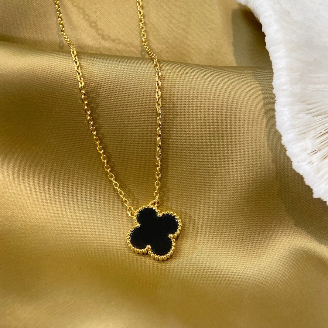 [Elowen Schmuck] CLOVER 15 MM SCHWARZER ONYX EINZELBLÜTEN-HALSKETTE