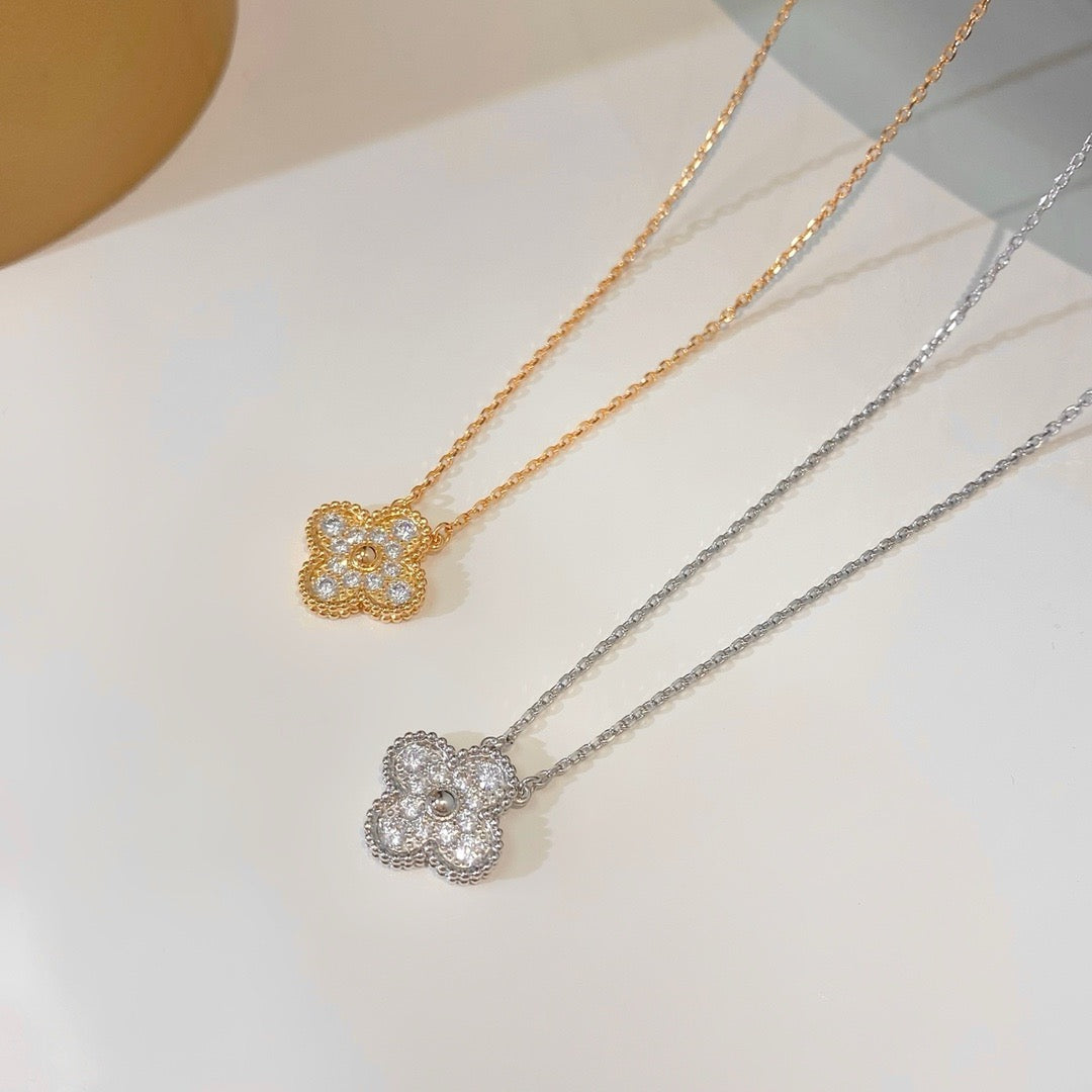 {"Elowen jewelsry": "CLOVER 15MM DIAMOND SINGLE FLOWER NECKLACE": "Elowen ジュエリー】クローバー 15MM ダイヤモンド シングルフラワーネックレス"}