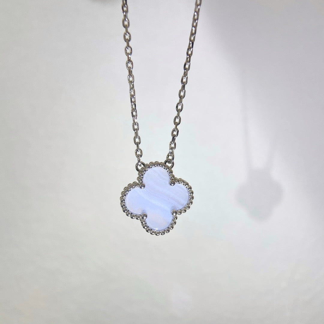 [Elowen jewelsry ]CLOVER 15MM BLUE CHALCEDONY NECKLACE SILVER