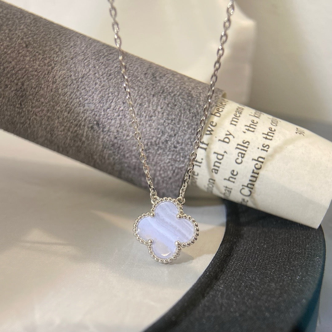 [Elowen jewelsry ]CLOVER 15MM BLUE CHALCEDONY NECKLACE SILVER