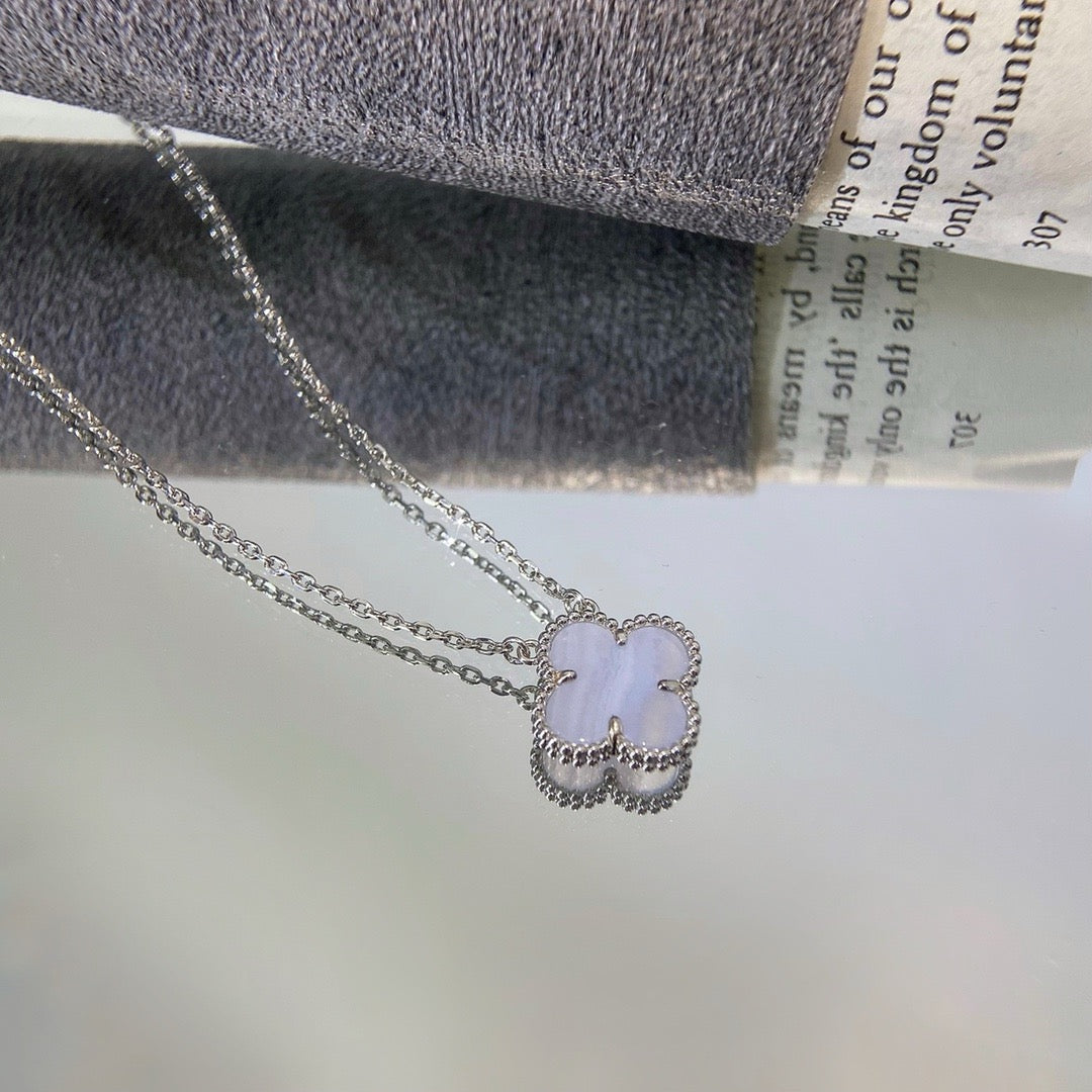 [Elowen jewelsry ]CLOVER 15MM BLUE CHALCEDONY NECKLACE SILVER