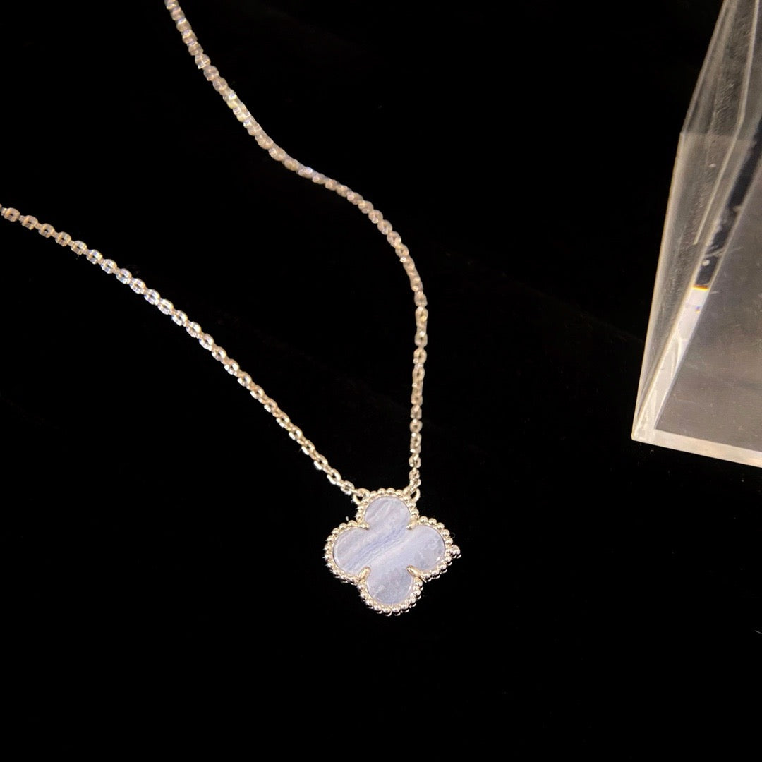 [Elowen jewelsry ]CLOVER 15MM BLUE CHALCEDONY NECKLACE SILVER