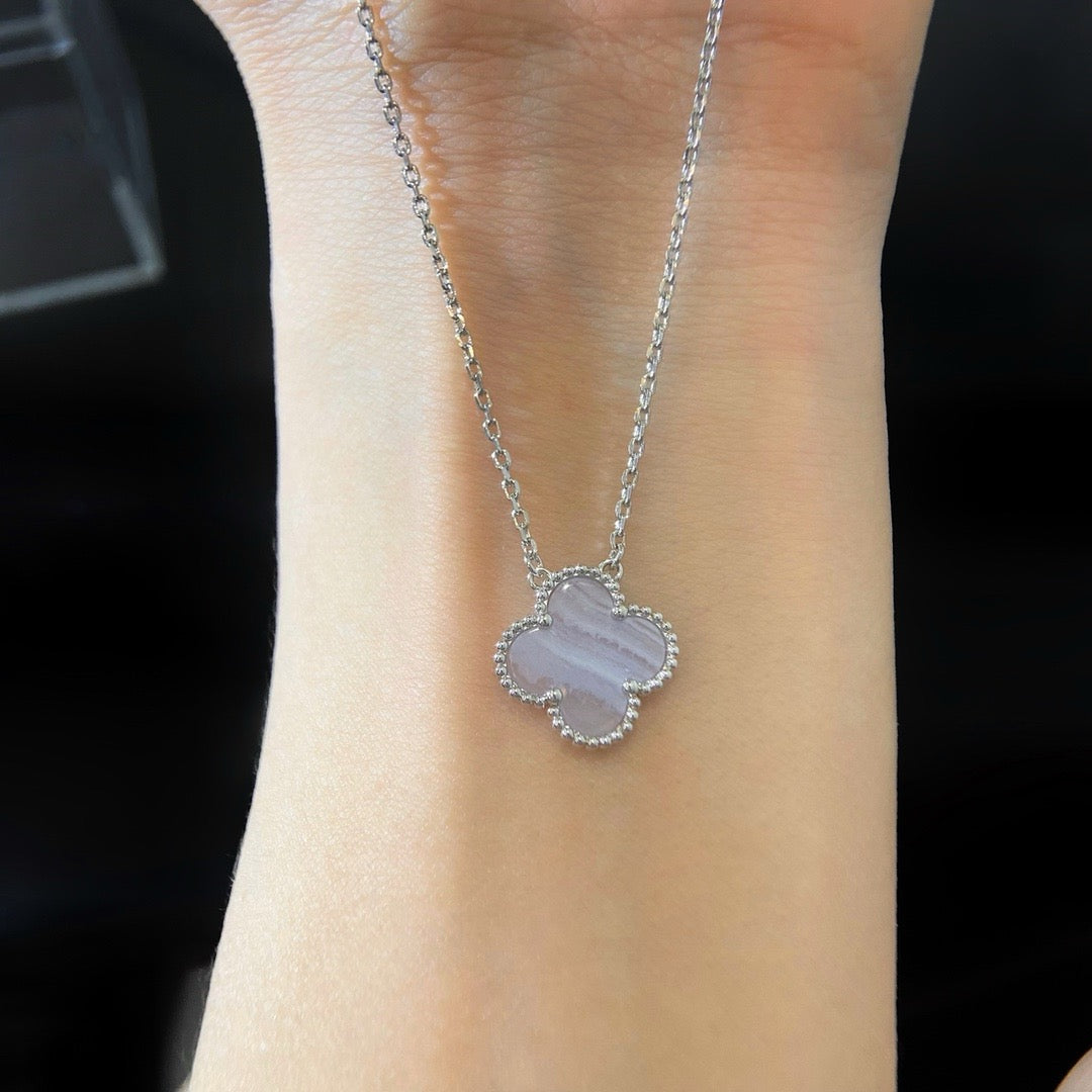 [Elowen jewelsry ]CLOVER 15MM BLUE CHALCEDONY NECKLACE SILVER