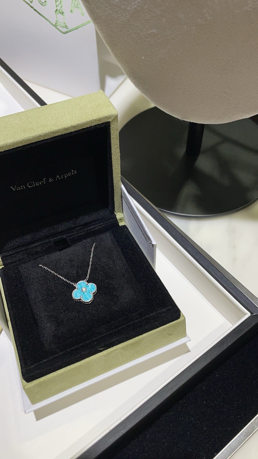 {
  "Elowen jewelsry": "Elowen ジュエリー",
  "CLOVER 15MM DIAMOND SVRES PORCELAIN  NECKLACE SILVER": "クローバー 15mm ダイヤモンド セーブル磁器 ネックレス シルバー"
}