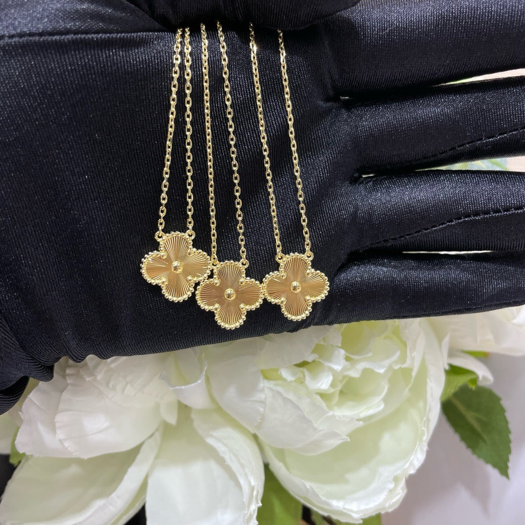 [Elowen jewelry] クローバー 15mm レーザーネックレス