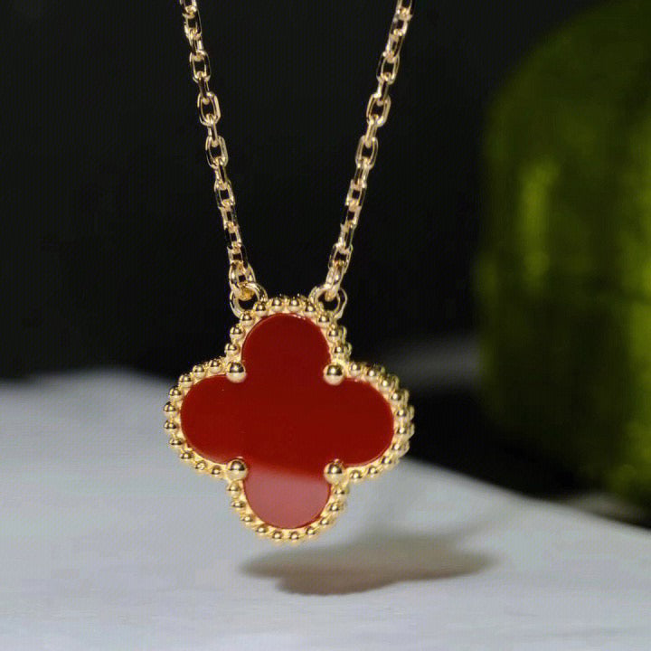 [Elowen Schmuck] KLEEBLATT 15 MM KARNEOL EINZELBLÜTEN-HALSKETTE