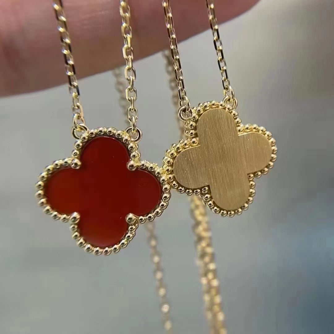 [Elowen Schmuck] KLEEBLATT 15 MM KARNEOL EINZELBLÜTEN-HALSKETTE