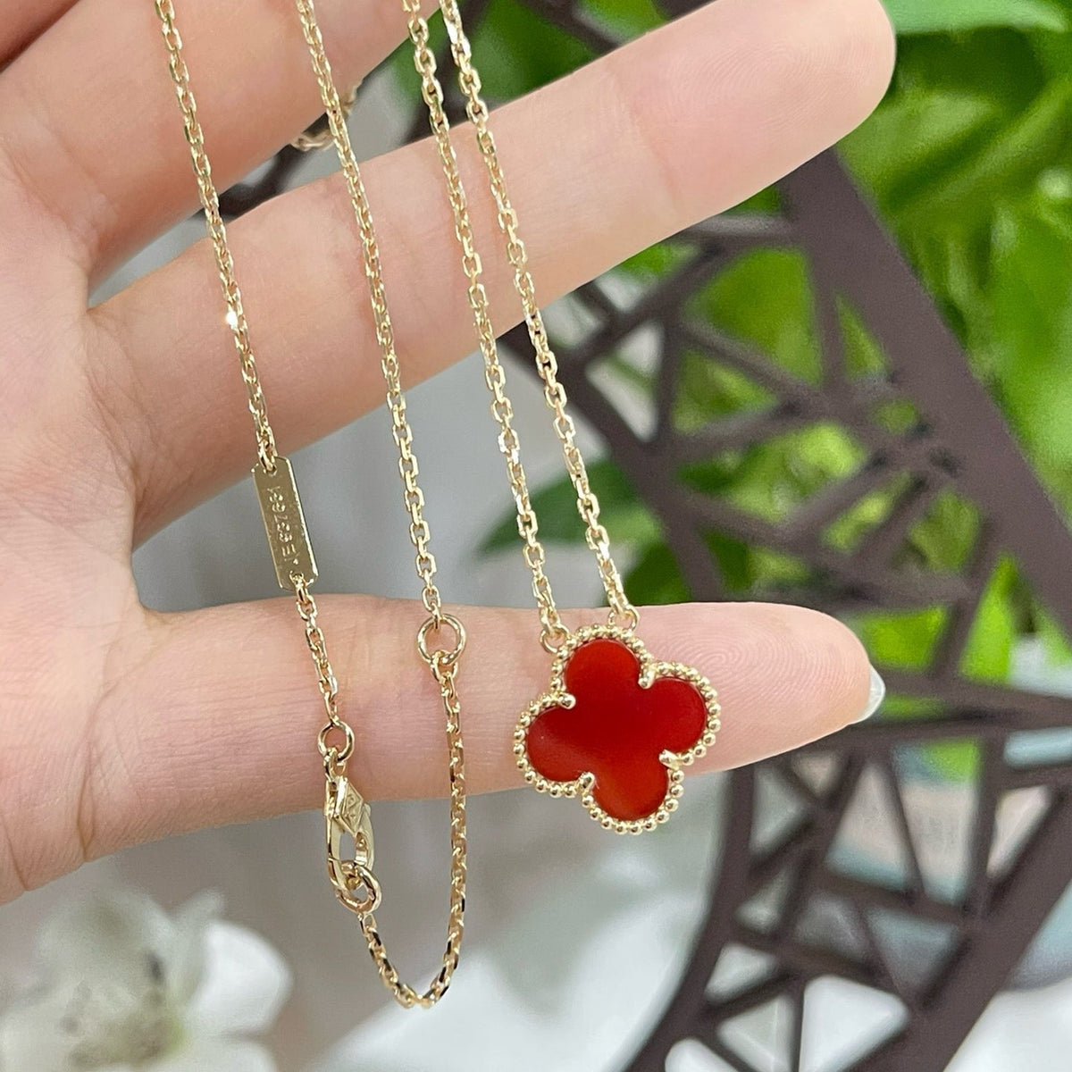 [Elowen Schmuck] KLEEBLATT 15 MM KARNEOL EINZELBLÜTEN-HALSKETTE
