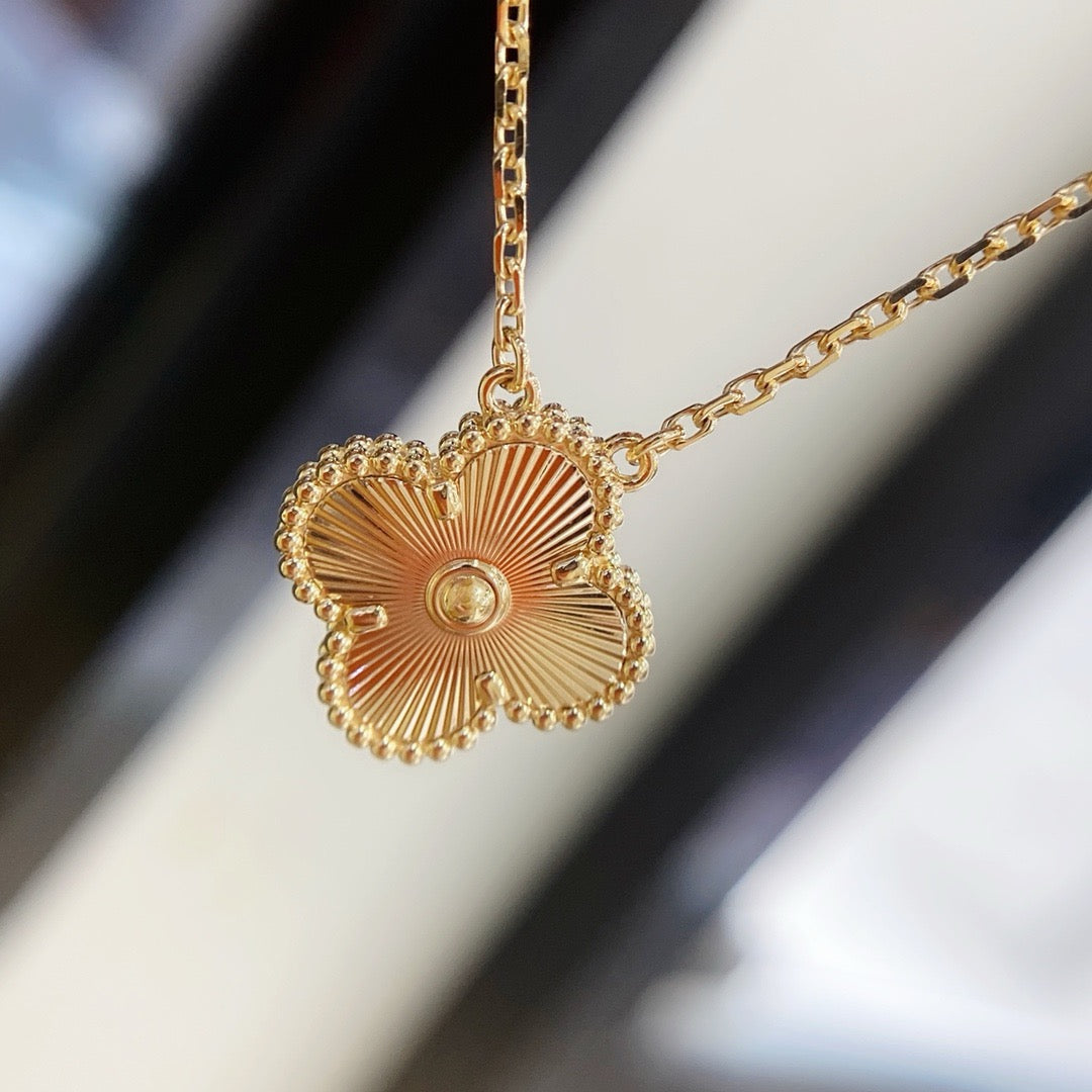 [Elowen jewelry] クローバー 15mm レーザーネックレス