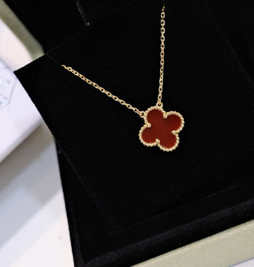 [Elowen Schmuck] KLEEBLATT 15 MM KARNEOL EINZELBLÜTEN-HALSKETTE